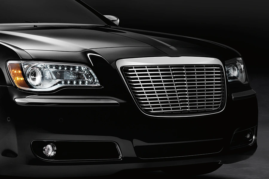 De Automotive Grille: Wêr Design Identity meets Engineering Precision